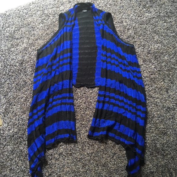 Blue & Black Flowy Shrug - Picture 7 of 9